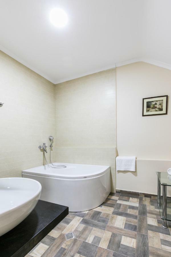 Emigrant Boutique Hotel Tiflis Dış mekan fotoğraf